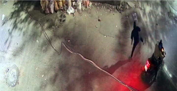 প্রিপারেটরি স্কুলে দুটি পেট্রোল বোমা নিক্ষেপ