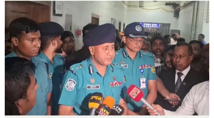 বাসায় ঢুকে বিচারকের স্ত্রীকে কুপিয়ে জখম ও ছেলেকে কুপিয়ে হত্যা